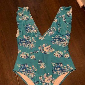 CUPSHE FLORAL ONE PIECE